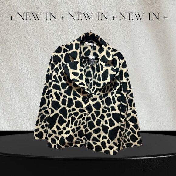 The Susan Graver XL Black Ivory Giraffe Soft Fleece One Button Jacket - Picture 1 of 2